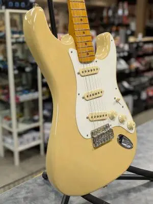 Fender - 011-0232-807 2